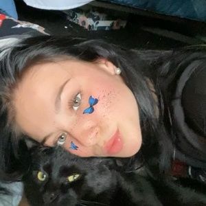 Meet your Posher, Selena